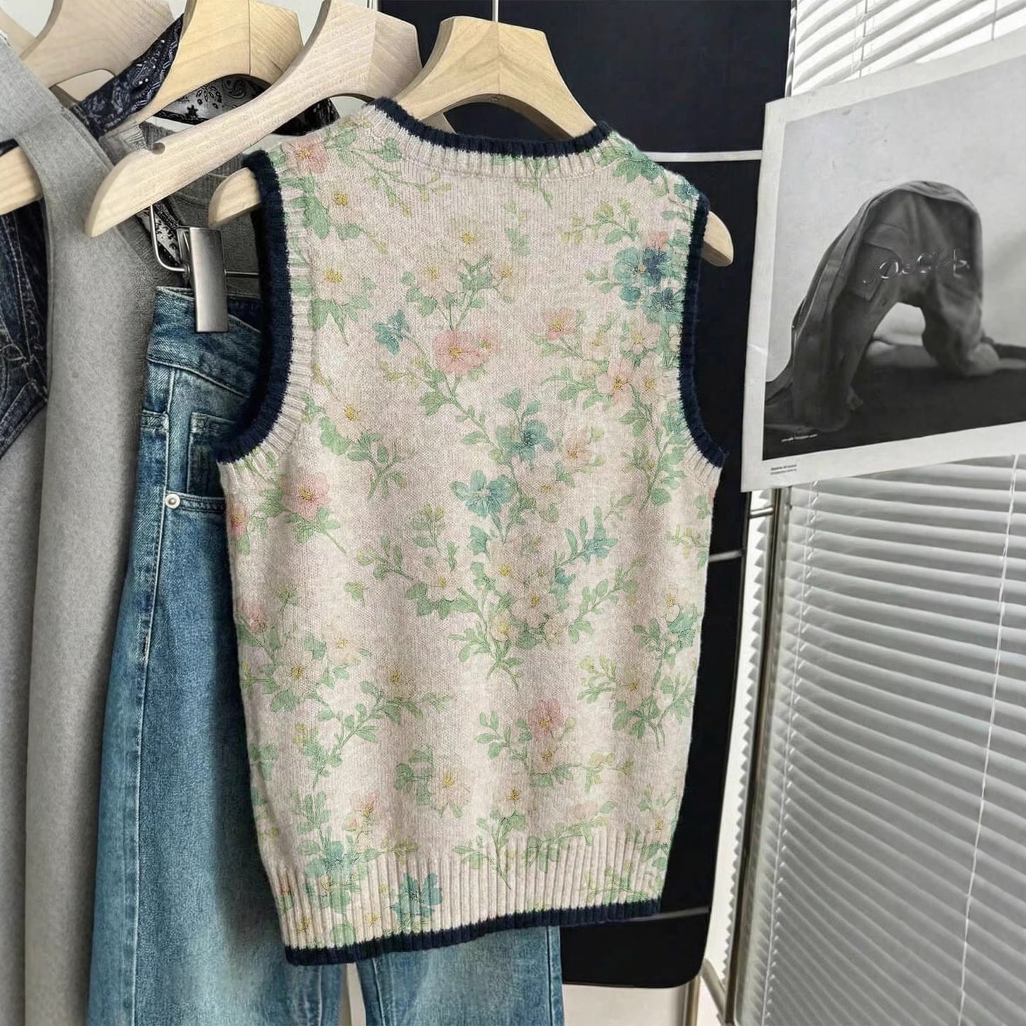 Small Floral Knitted Vest Womens Loose-Fitting Outerwear Sleeveless Sweater