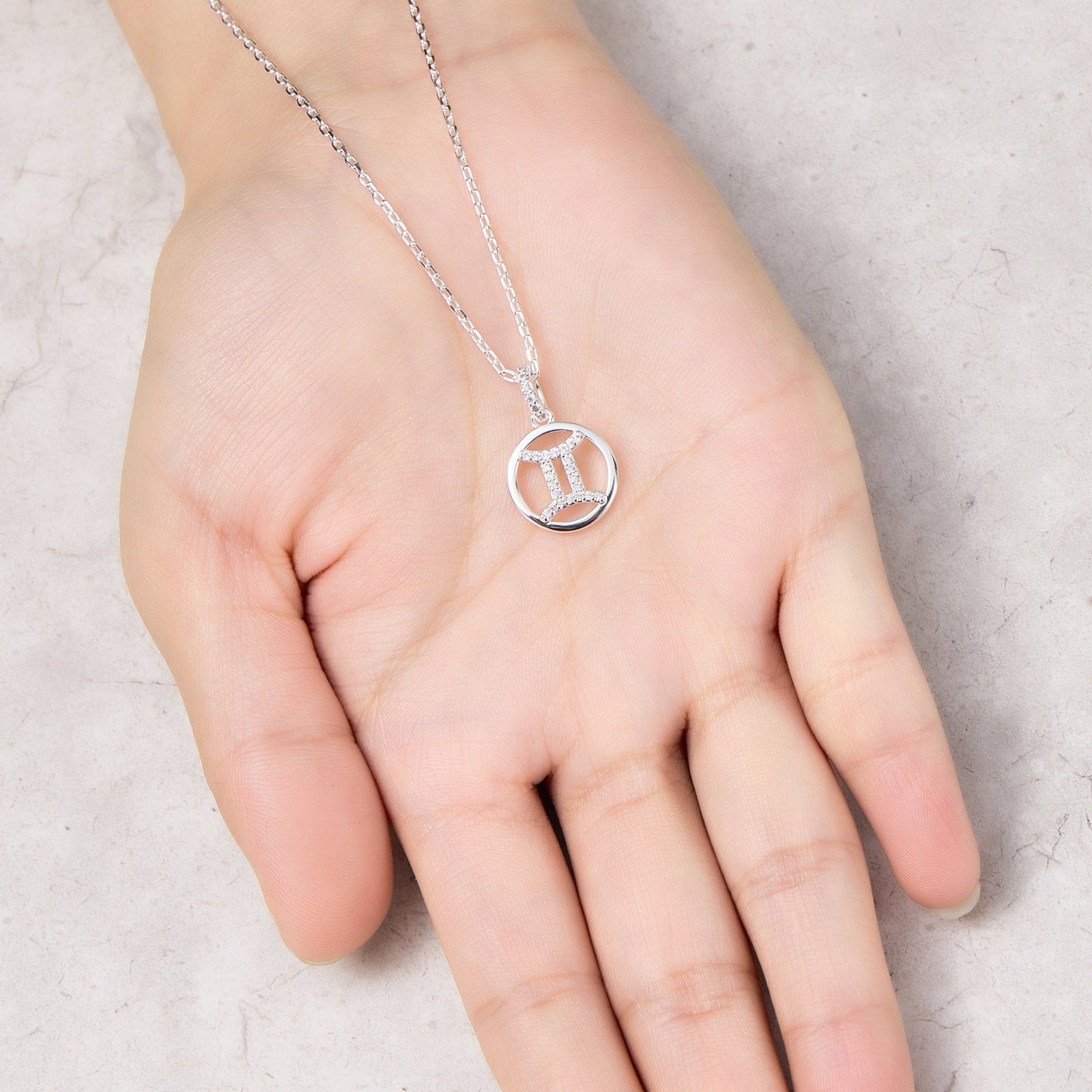 Collier zodiaque signe Gémeaux et carte de citation avec cristaux Zircondia®