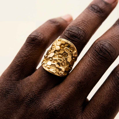 Bague large de caractère dorée ou argentée - Hemera