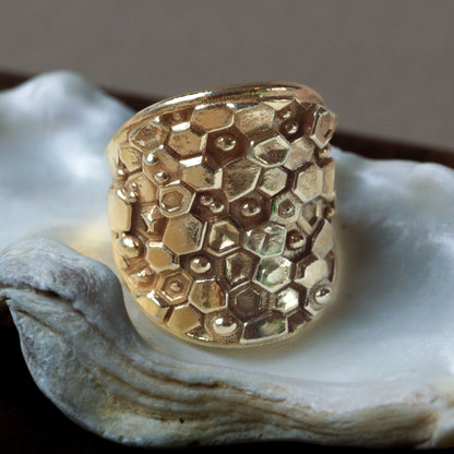 Bague large de caractère dorée ou argentée - Hemera