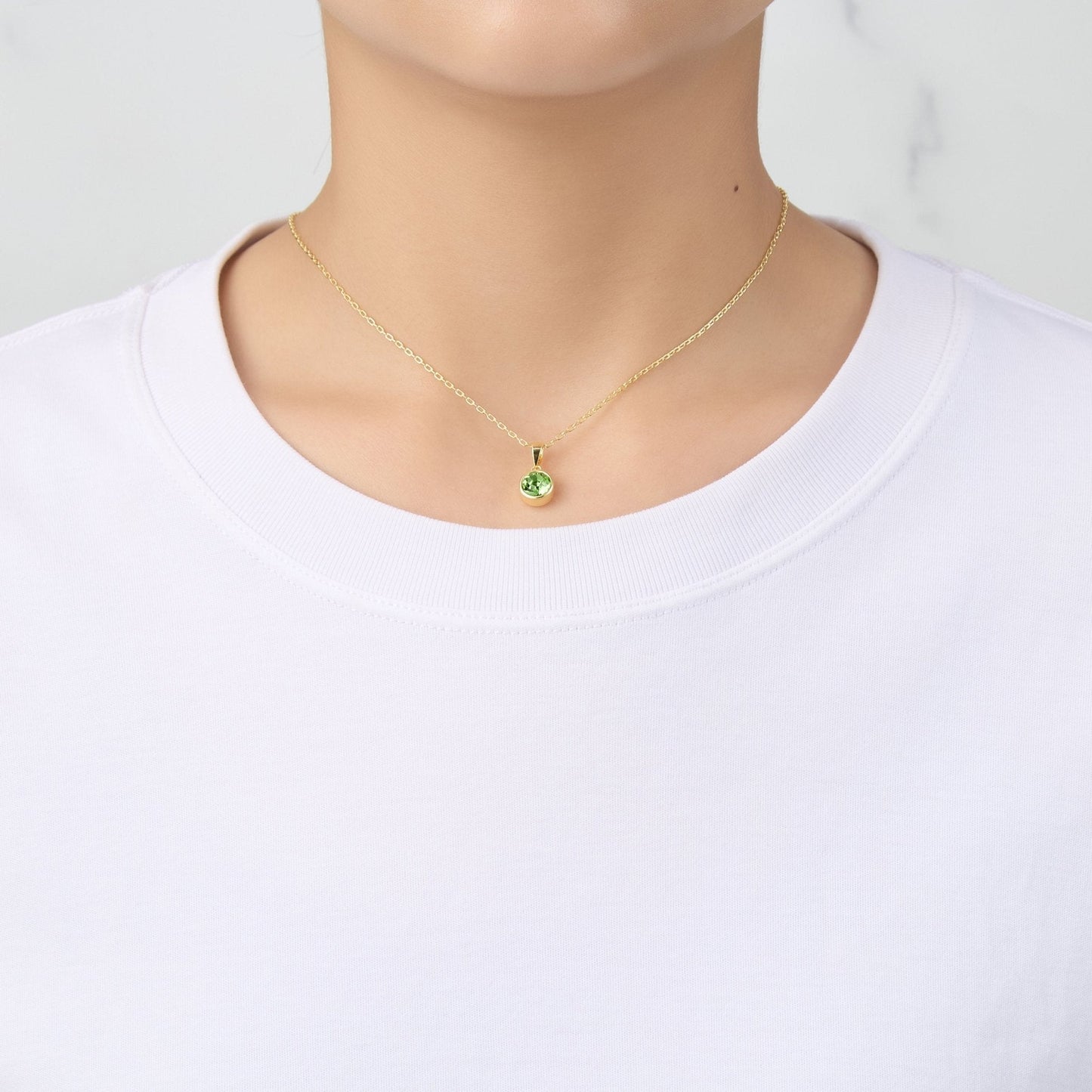Collier en Plaqué Or 18 carats avec Pierre de Naissance d'Août (Péridot) Créé avec des Cristaux Zircondia®