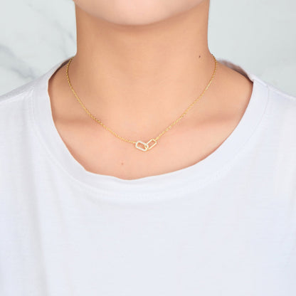 Collier à maillons trombone plaqué or 18 carats créé avec des cristaux Zircondia®
