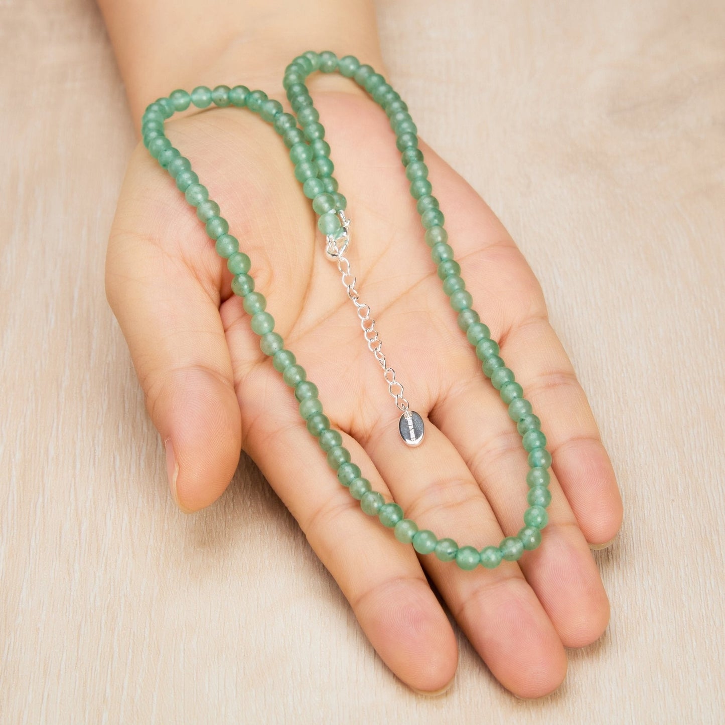 Collier ras du cou en aventurine verte à mini perles