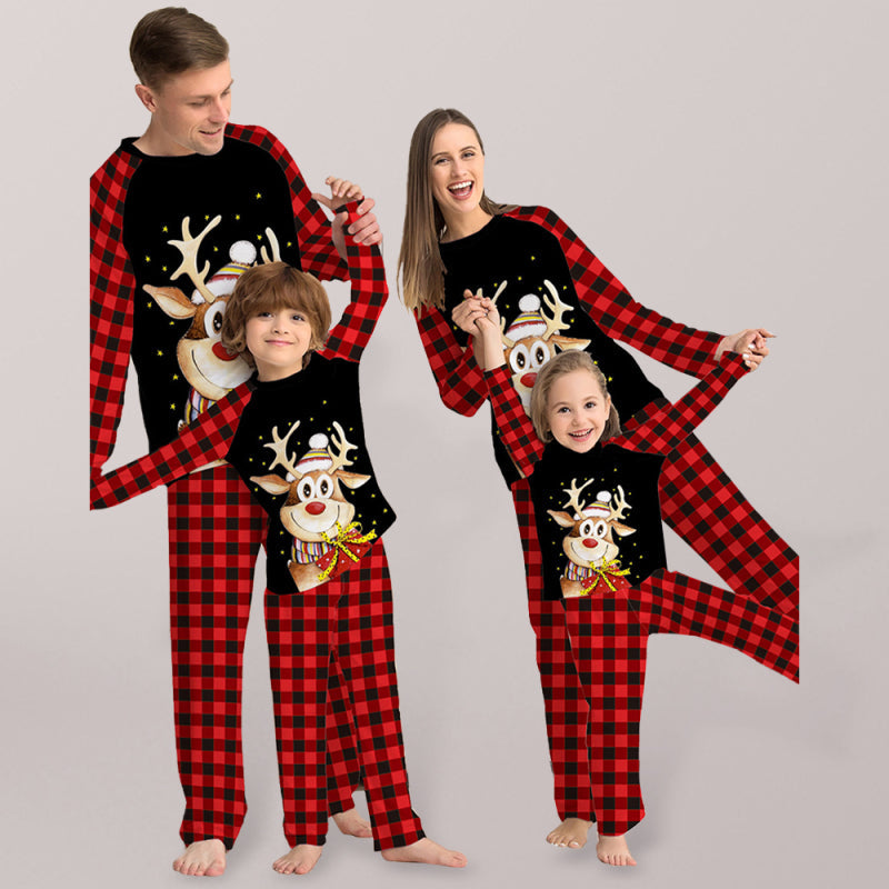 Pyjama deux pièces ajusté enfant à manches longues, imprimé carreaux classiques et rennes de Noël