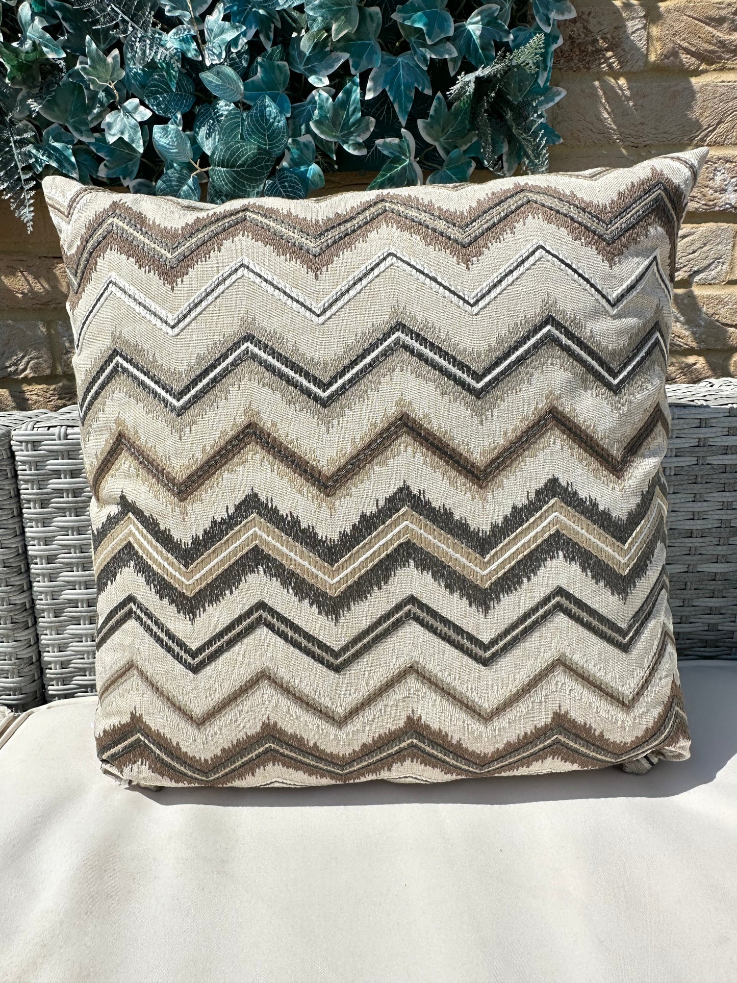 Le Coussin Couture - Le Beige Zig Zag Extérieur - Style N° 125