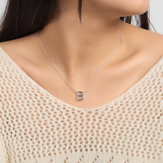 Collier initial lettre B créé avec des cristaux Zircondia®