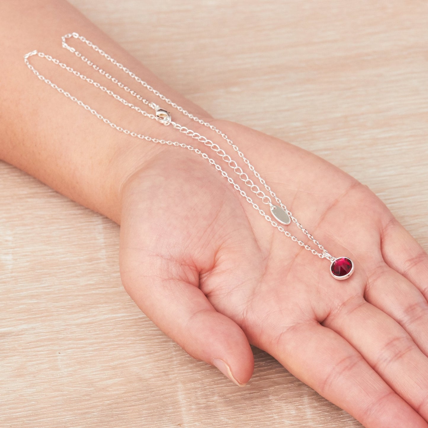 Collier Pierre de Naissance Juillet (Rubis) Créé avec des Cristaux Zircondia®