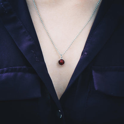 Collier Pierre de Naissance Juillet (Rubis) Créé avec des Cristaux Zircondia®