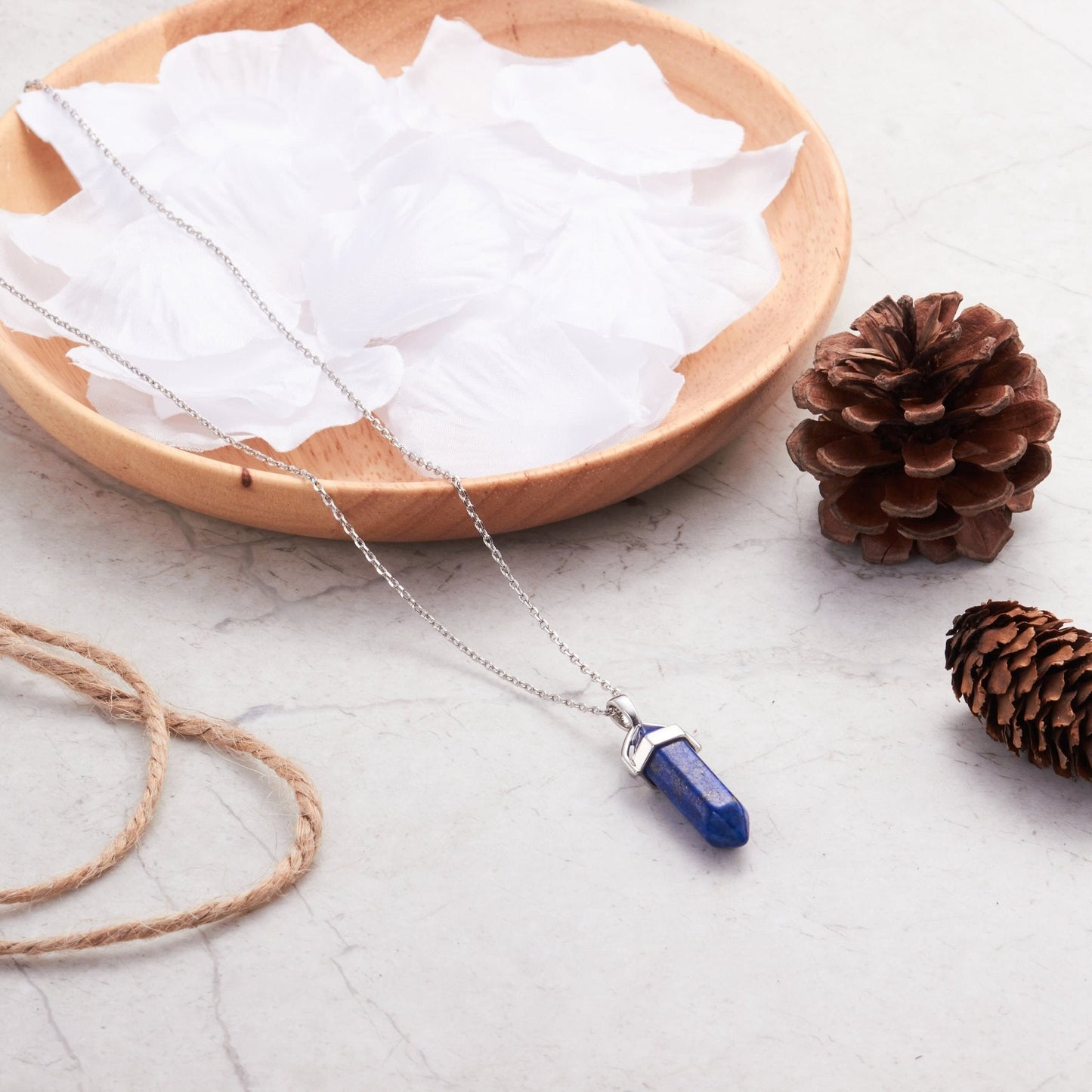 Collier en lapis-lazuli avec carte de citation