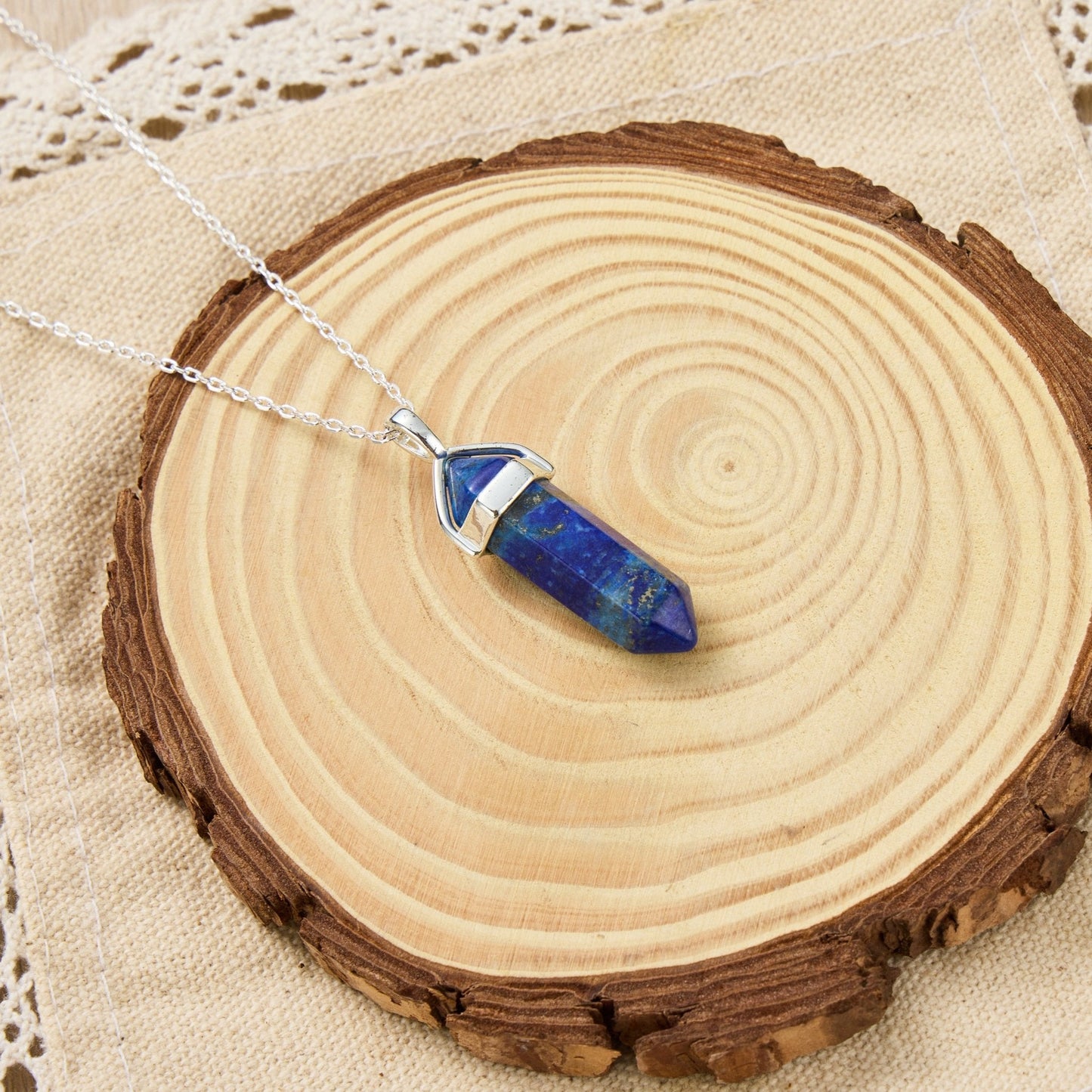 Collier en lapis-lazuli avec carte de citation