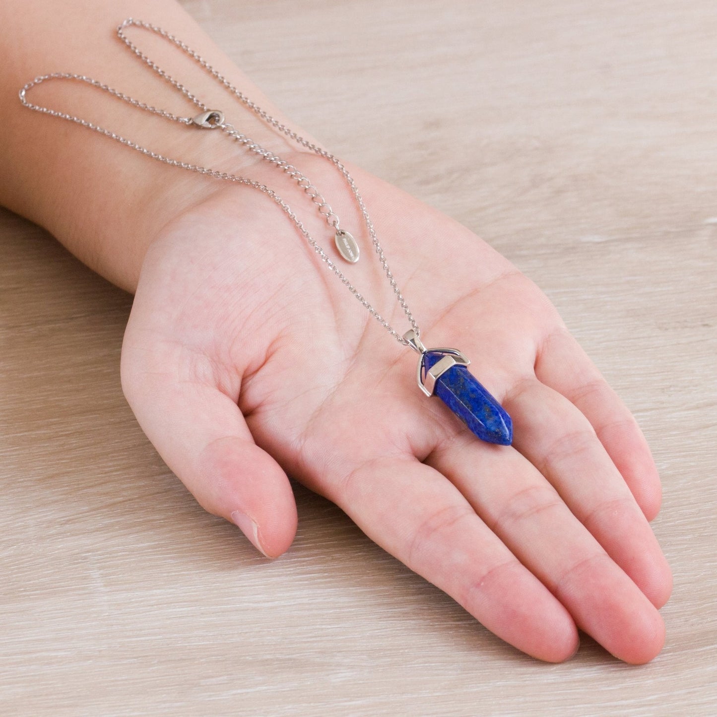 Collier en lapis-lazuli avec carte de citation