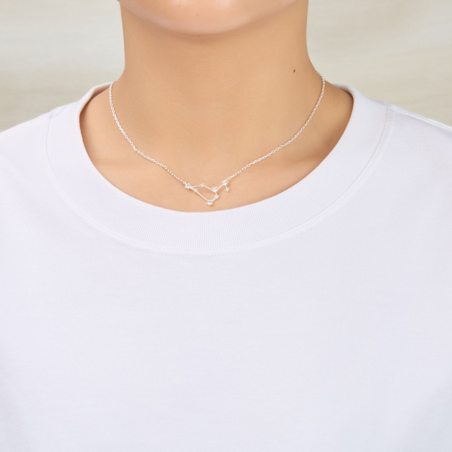 Collier constellation du zodiaque signe Lion et carte citation avec cristaux Zircondia®
