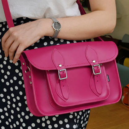 Sac besace en cuir fait main - Magenta