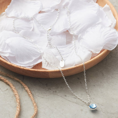 Collier pierre de naissance de mars (Aigue-marine) créé avec des cristaux Zircondia®