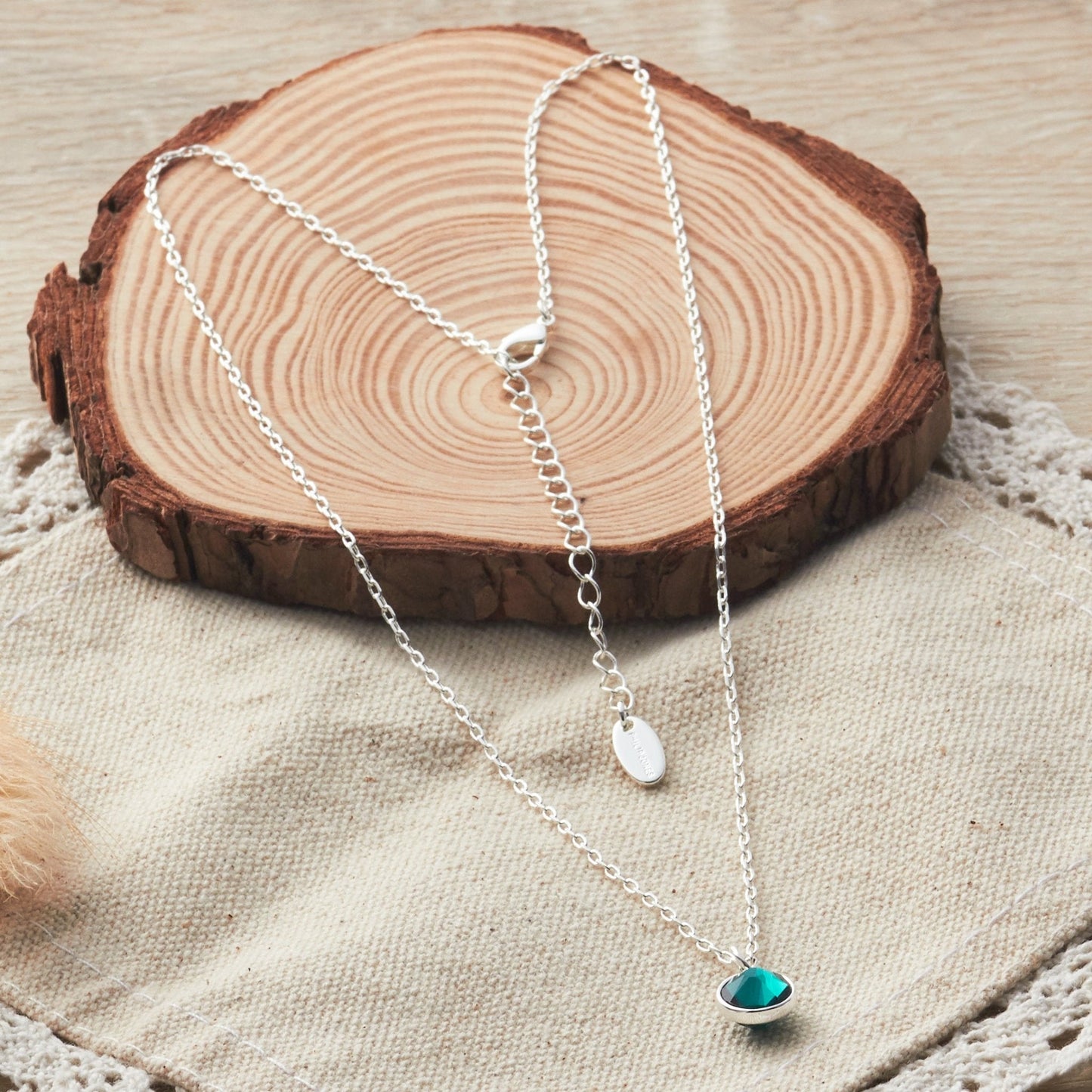 Collier Pierre de Naissance Mai (Émeraude) Créé avec des Cristaux Zircondia®