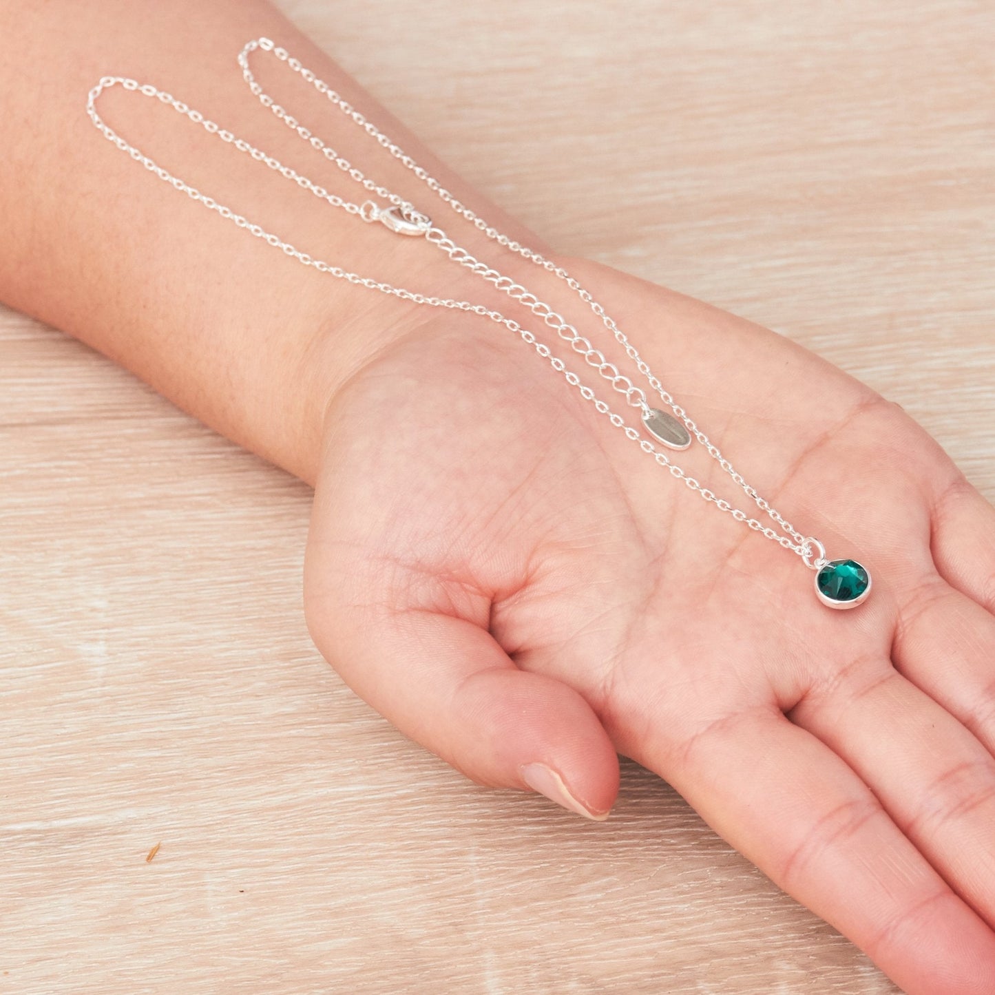 Collier Pierre de Naissance Mai (Émeraude) Créé avec des Cristaux Zircondia®