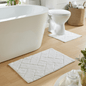 Tapis de bain et contour de WC Bali Ensemble Luxueux en coton super absorbant extra doux pour le confort et le style de votre salle de bain, disponible en plusieurs couleurs par OLIVIA ROCCO