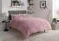 Parure de lit en fausse fourrure Snuggle & Cuddle pour un confort hivernal, très douce, à poils longs, disponible en plusieurs tailles et couleurs élégantes par OLIVIA ROCCO