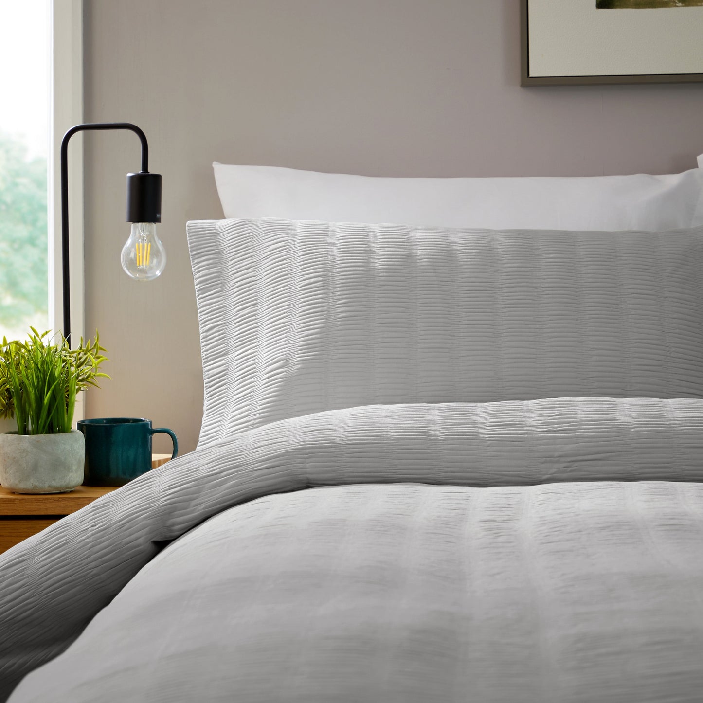 Parure de lit housse de couette en microfibre Belgravia grise avec taies d'oreiller, douce, facile d'entretien, moderne, par OLIVIA ROCCO