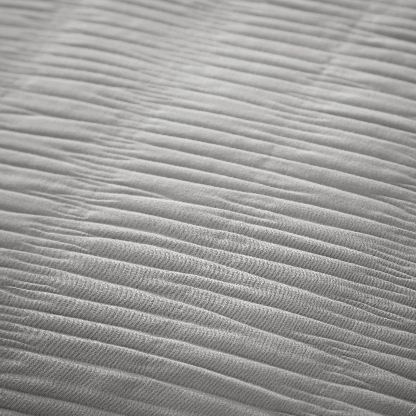 Parure de lit housse de couette en microfibre Belgravia grise avec taies d'oreiller, douce, facile d'entretien, moderne, par OLIVIA ROCCO