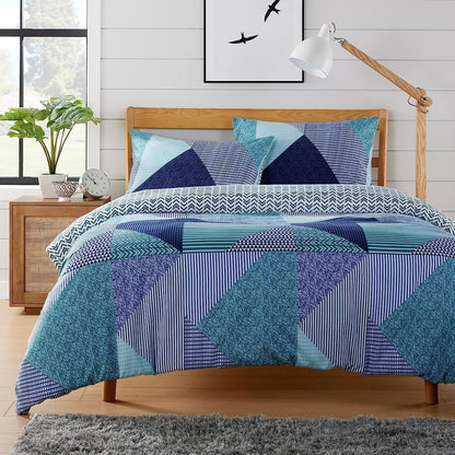 Parure de lit réversible Jasper Teal à imprimé durable avec fermeture boutonnée par OLIVIA ROCCO – Décoration de chambre élégante en tailles simple, double et King – Polyester de qualité supérieure