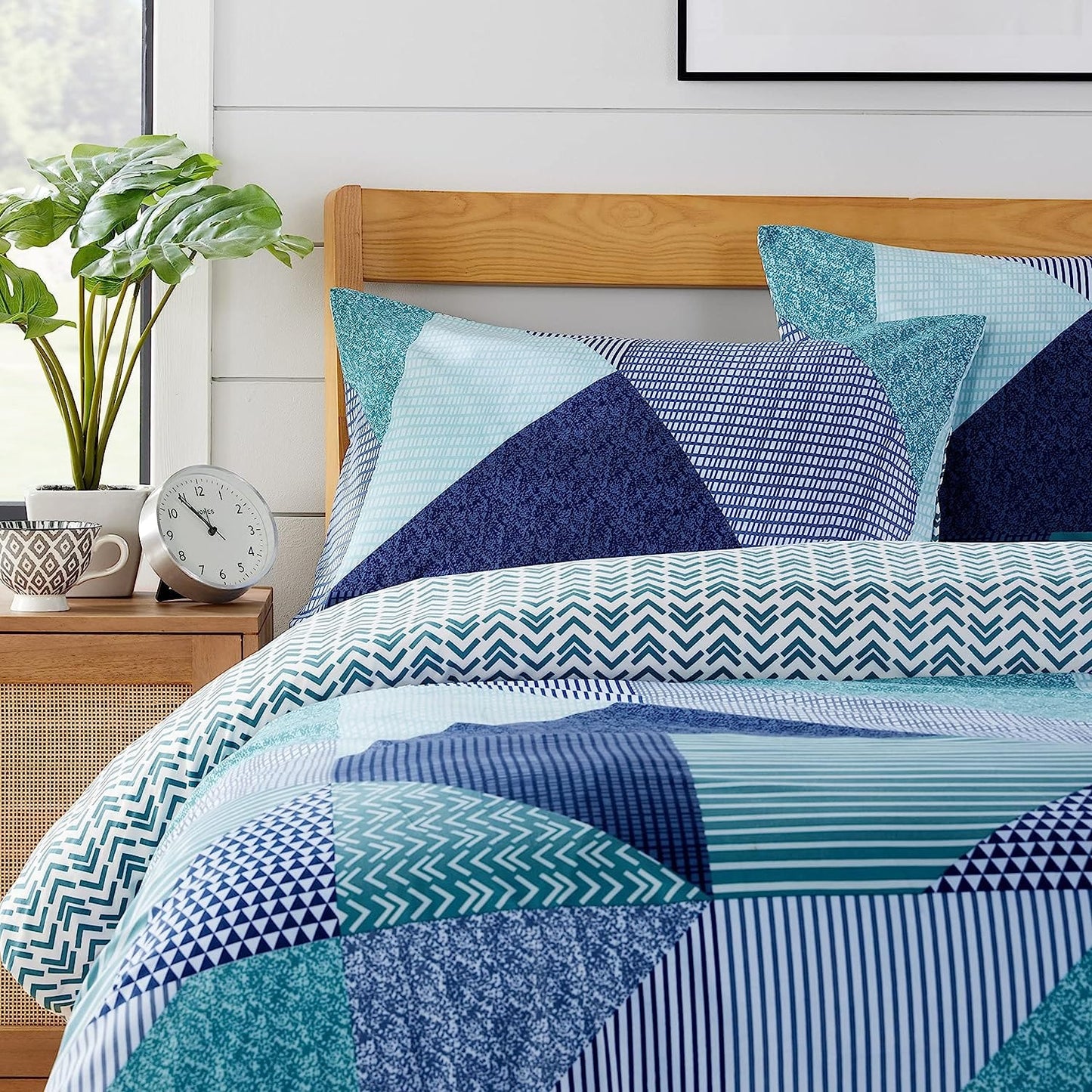 Parure de lit réversible Jasper Teal à imprimé durable avec fermeture boutonnée par OLIVIA ROCCO – Décoration de chambre élégante en tailles simple, double et King – Polyester de qualité supérieure