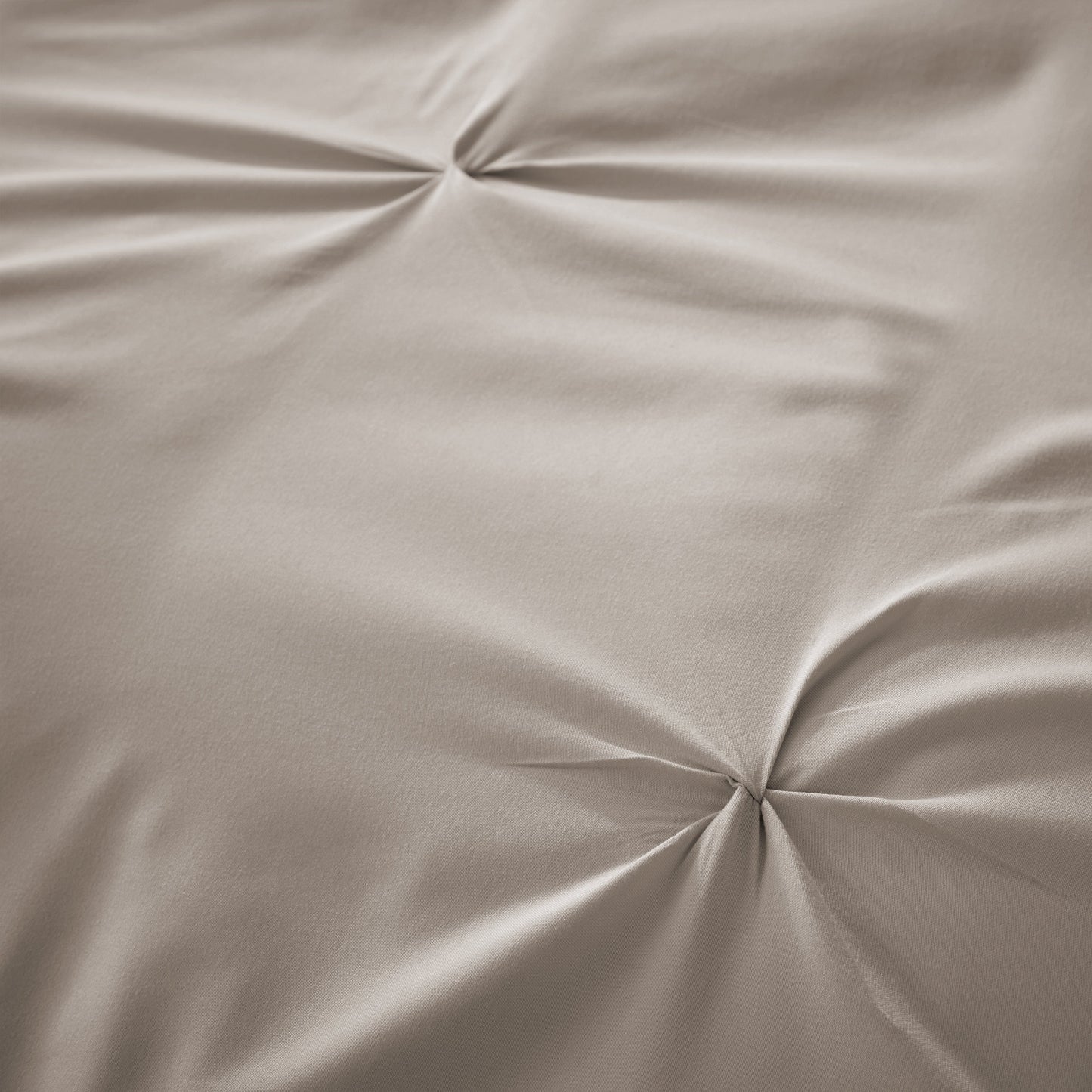 Parure de lit housse de couette et taies d'oreiller en microfibre plissée naturelle douce et respirante, facile d'entretien, de la marque OLIVIA ROCCO