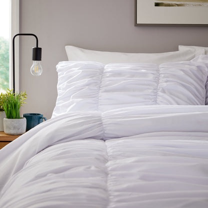 Parure de Lit Housse de Couette et Taies d'Oreiller en Microfibre Blanche Froncée Volants Ultra Douce Entretien Facile par OLIVIA ROCCO