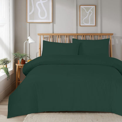 Parure de lit unie de luxe super douce avec fermeture éclair, entretien facile, disponible en différentes tailles et couleurs par OLIVIA ROCCO