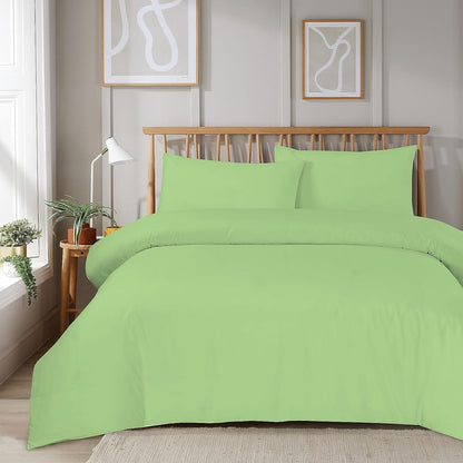 Parure de lit unie de luxe super douce avec fermeture éclair, entretien facile, disponible en différentes tailles et couleurs par OLIVIA ROCCO