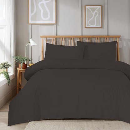 Parure de lit unie de luxe super douce avec fermeture éclair, entretien facile, disponible en différentes tailles et couleurs par OLIVIA ROCCO