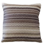 Plaid Bohème Mia avec Motif à Rayures Tribales et Bords à Pompons en Polyester Doux pour Canapés et Lits aux Couleurs Apaisantes par OLIVIA ROCCO