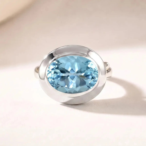 Oval-cut Sky Blue Topaz gemstone Ring - Avery