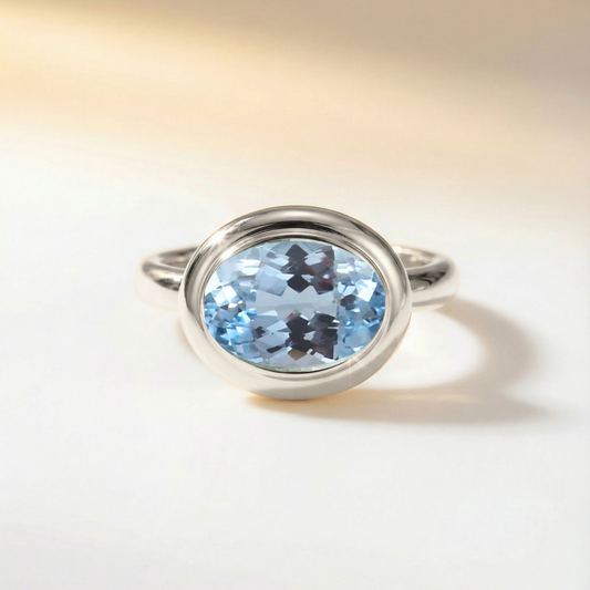 Oval-cut Sky Blue Topaz gemstone Ring - Avery