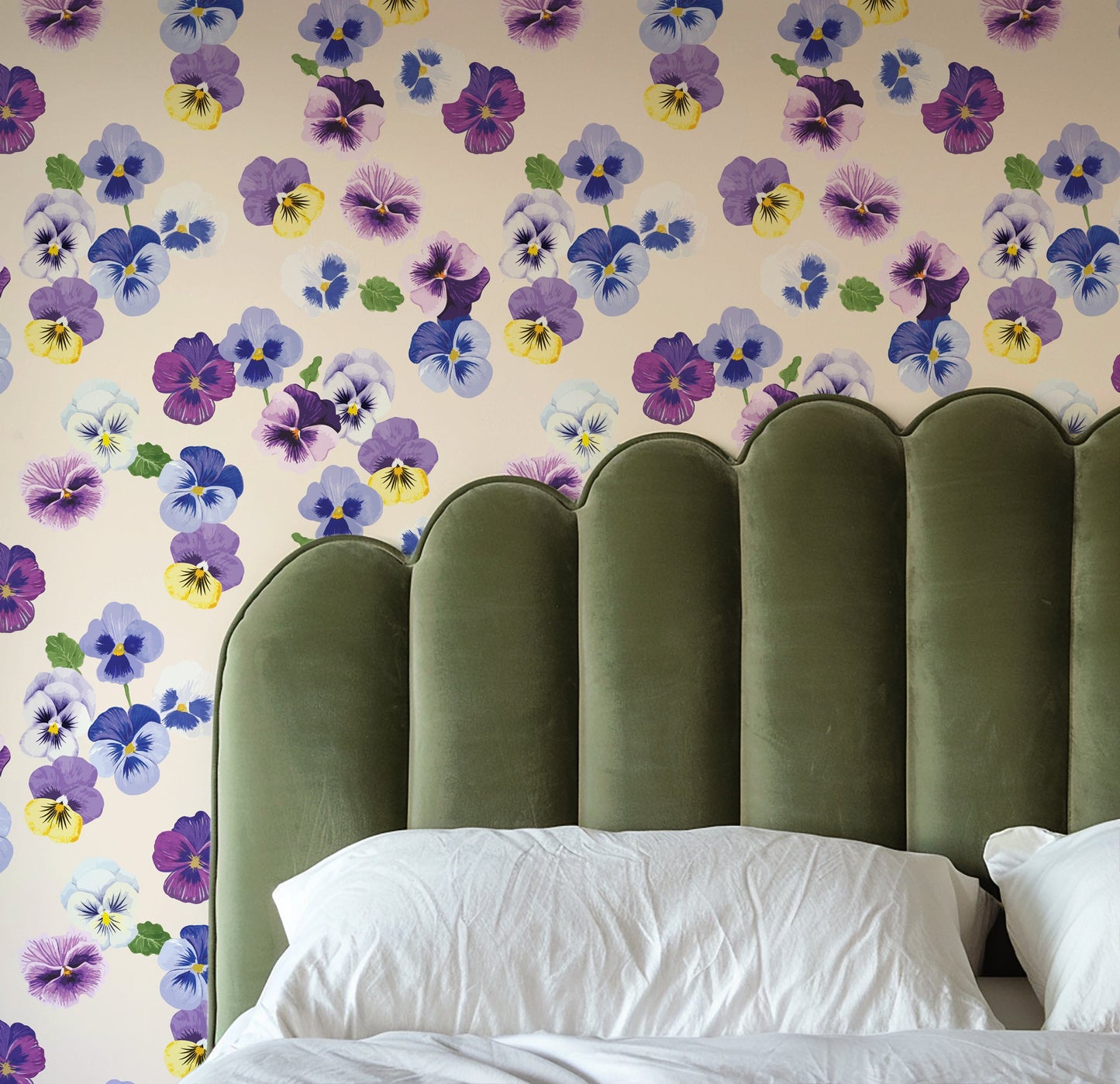 PANSY PARTY VINTAGE CREAM WALLPAPER