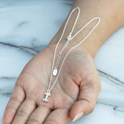 Collier initial pavé lettre I créé avec des cristaux Zircondia®