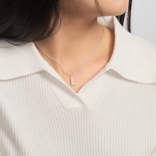 Collier initial pavé lettre L créé avec des cristaux Zircondia®