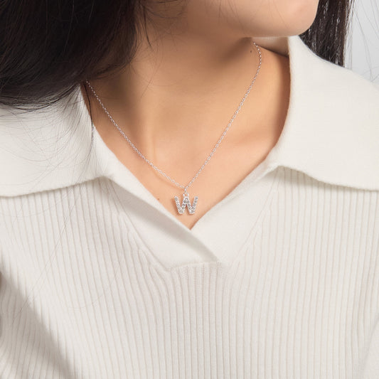 Collier initial lettre W en pavé avec cristaux Zircondia®