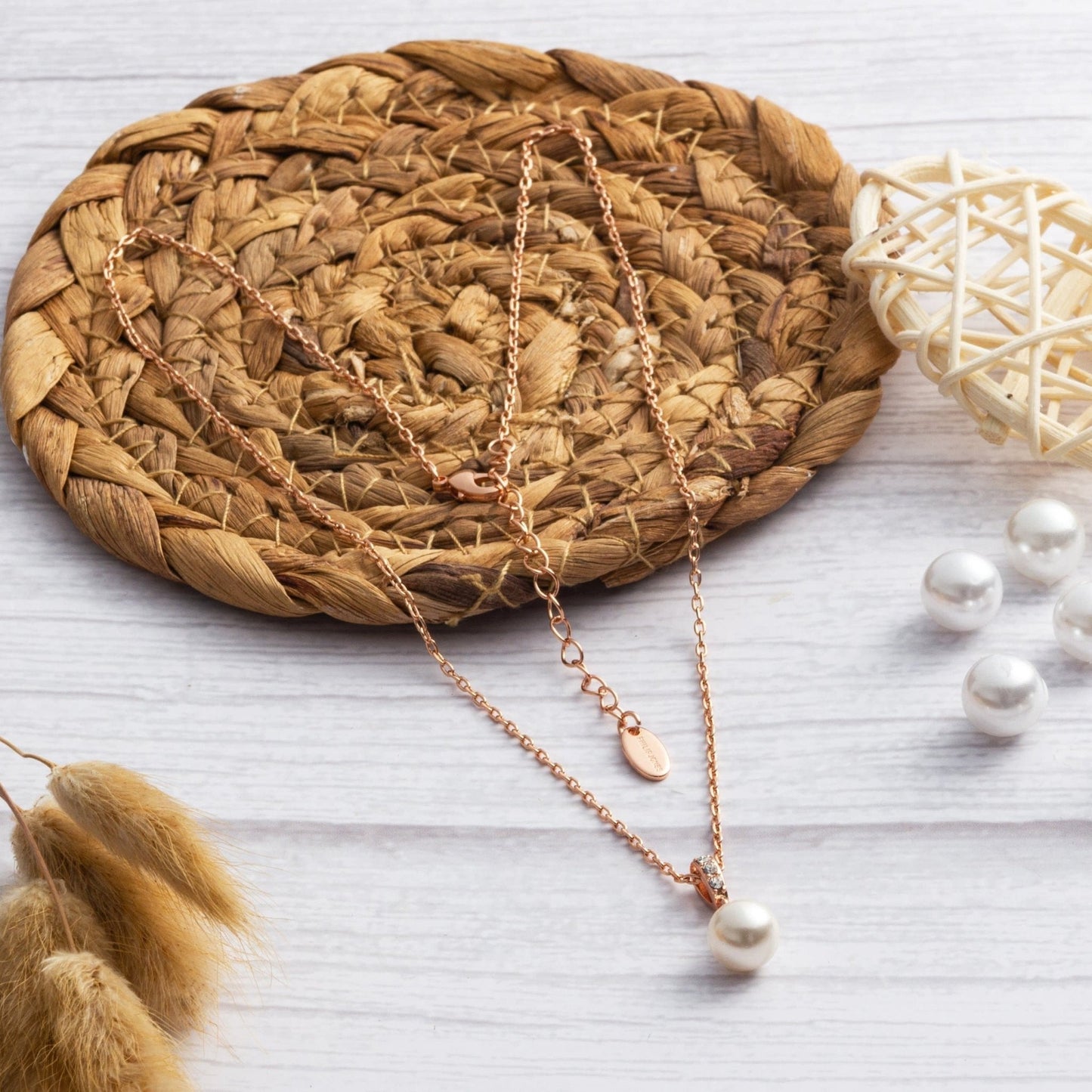 Collier pendentif perle plaqué or rose orné de cristaux Zircondia®