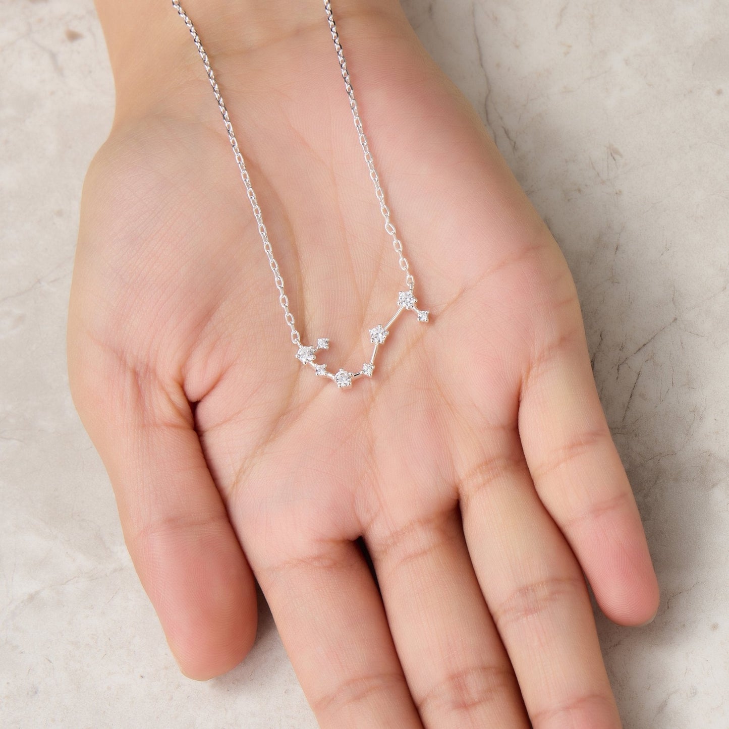 Collier signe astrologique Scorpion, constellation du zodiaque et carte citation avec cristaux Zircondia®