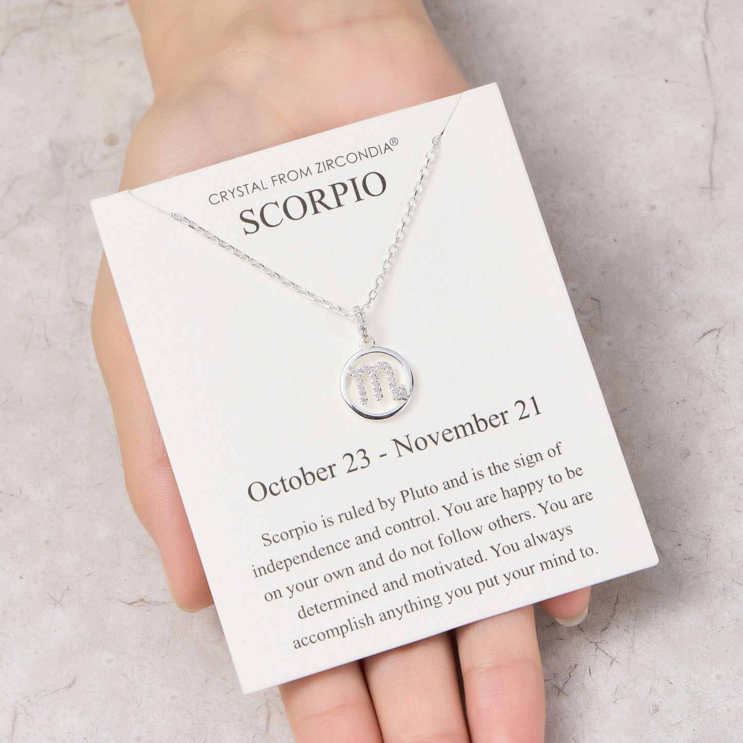 Collier signe astrologique Scorpion et carte de citation avec cristaux Zircondia®