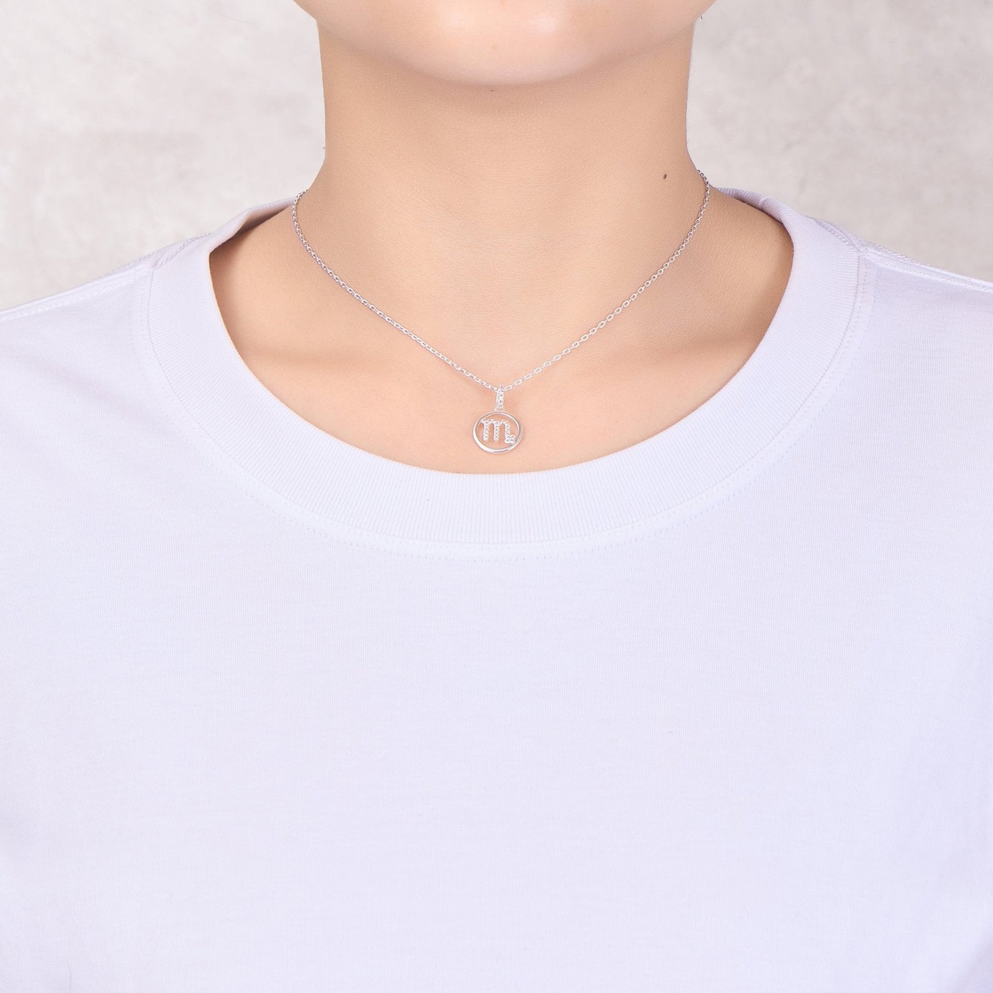 Collier signe astrologique Scorpion et carte de citation avec cristaux Zircondia®