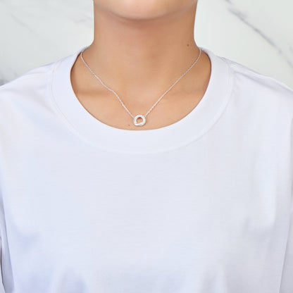 Collier cercle noué plaqué argent orné de cristaux Zircondia®