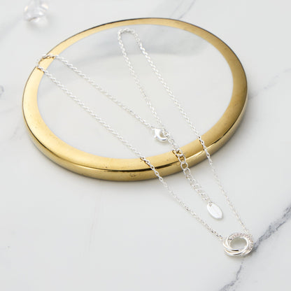Collier cercle noué plaqué argent orné de cristaux Zircondia®