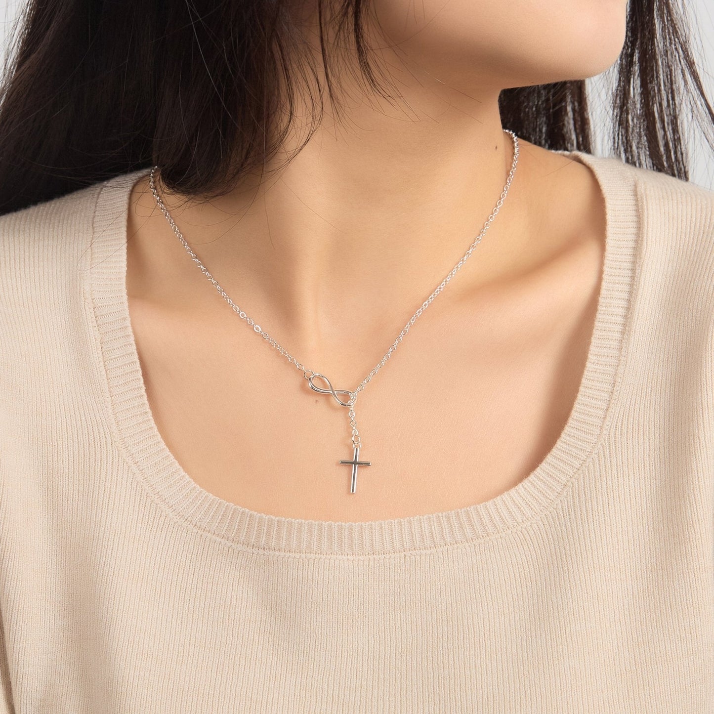 Collier lariat infini avec croix plaqué argent