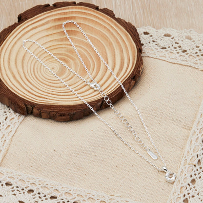Collier solitaire plaqué argent créé avec des cristaux Zircondia®