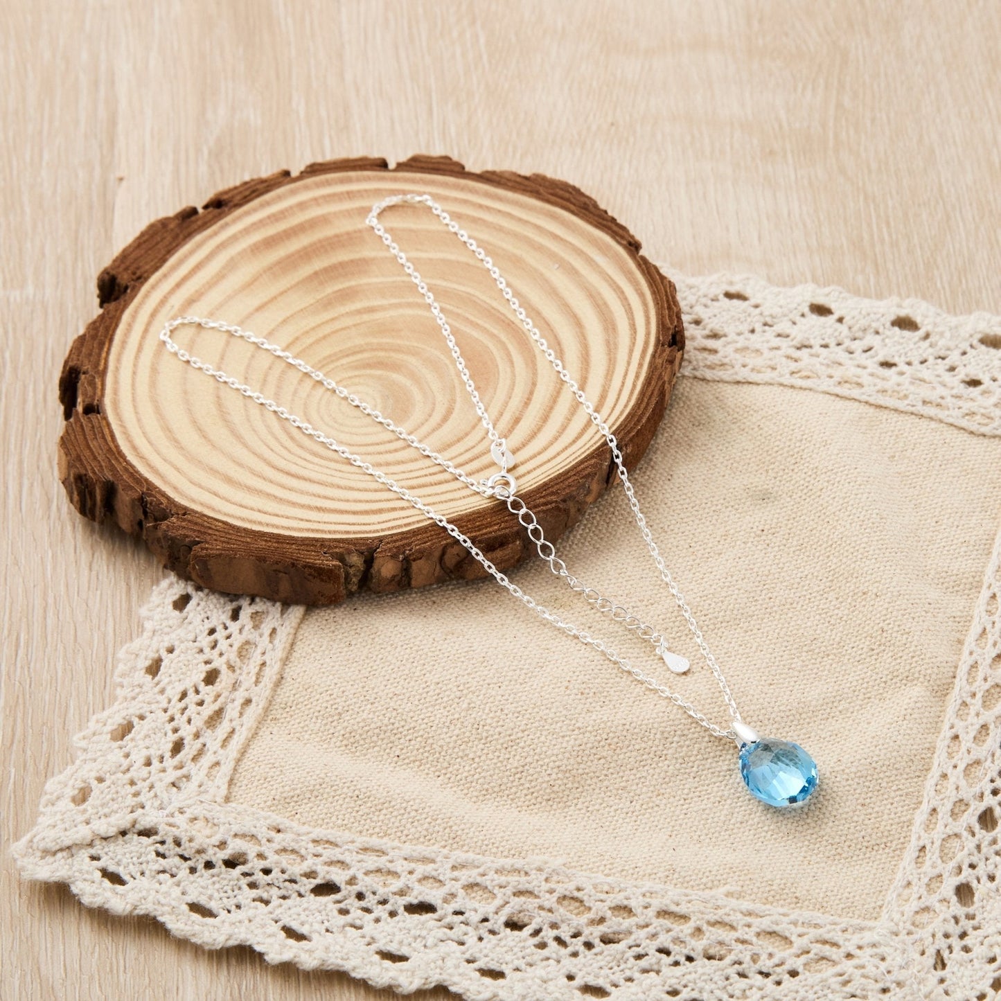 Collier en Argent Sterling et Aigue-marine créé avec des Cristaux Zircondia®