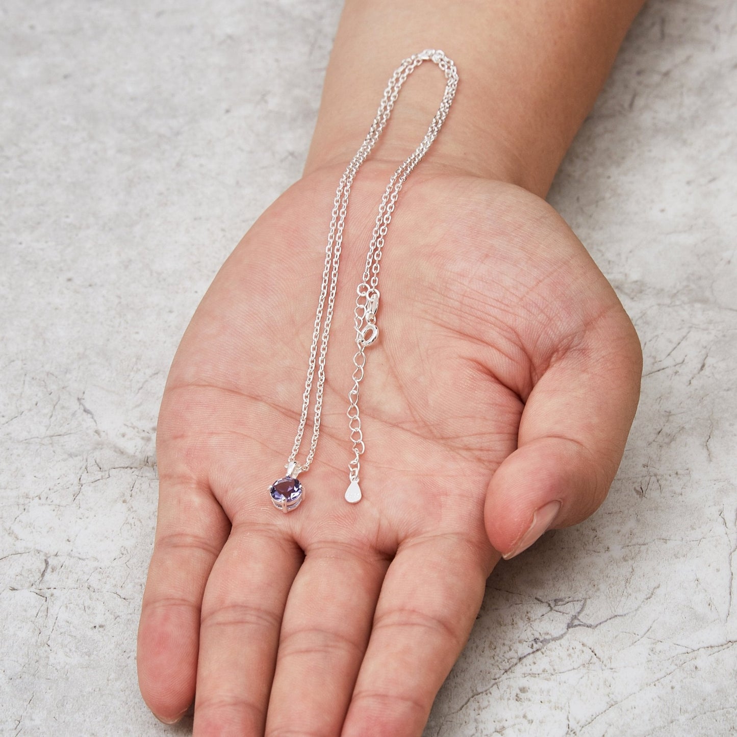 Collier en argent sterling de février (améthyste) avec cristaux Zircondia®
