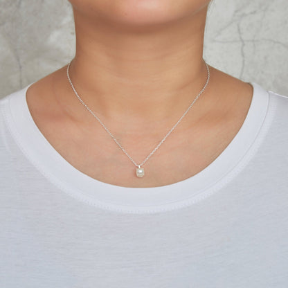 Collier en argent sterling avec pierre de naissance de juin (perle) créé avec des pierres précieuses de Zircondia®
