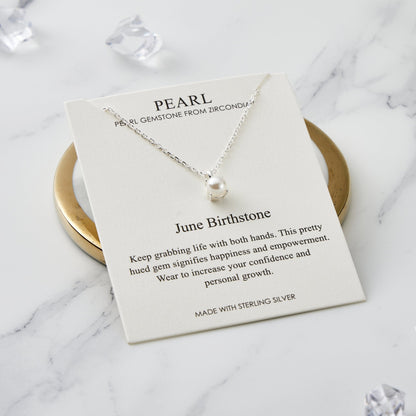 Collier en argent sterling avec pierre de naissance de juin (perle) créé avec des pierres précieuses de Zircondia®